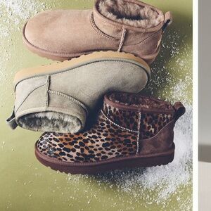 NIB UGG classic ultra mini moss green | size 8 women